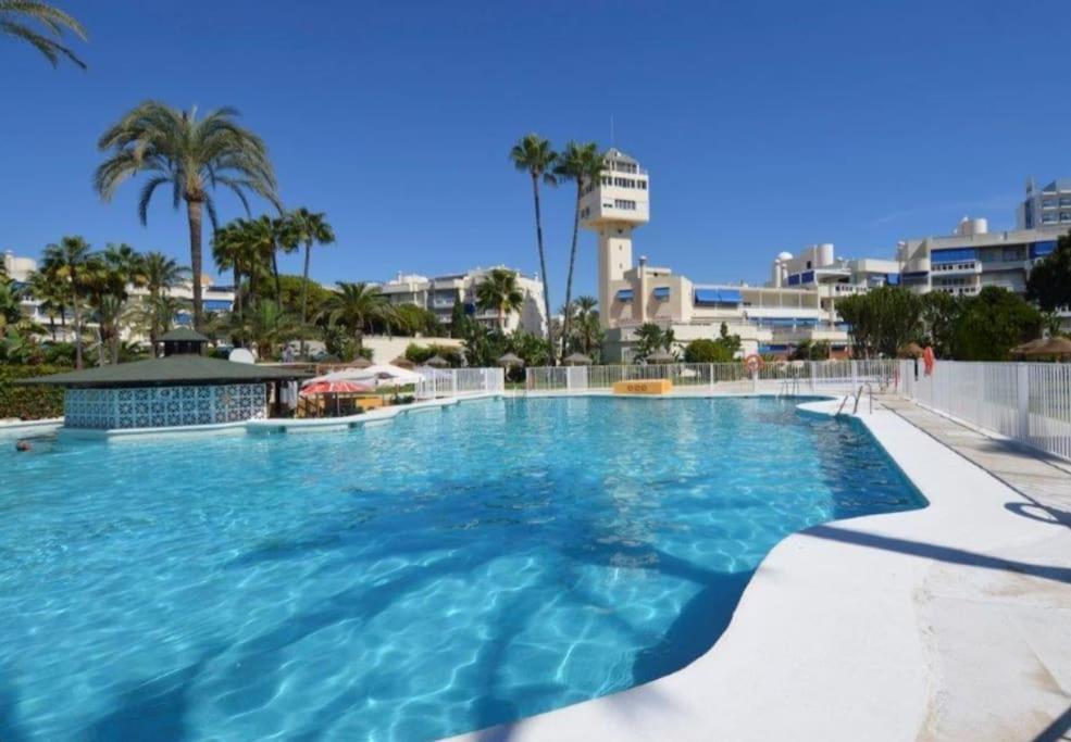 Eden Costa Lago Primera Linea De Mar Torremolinos Buitenkant foto